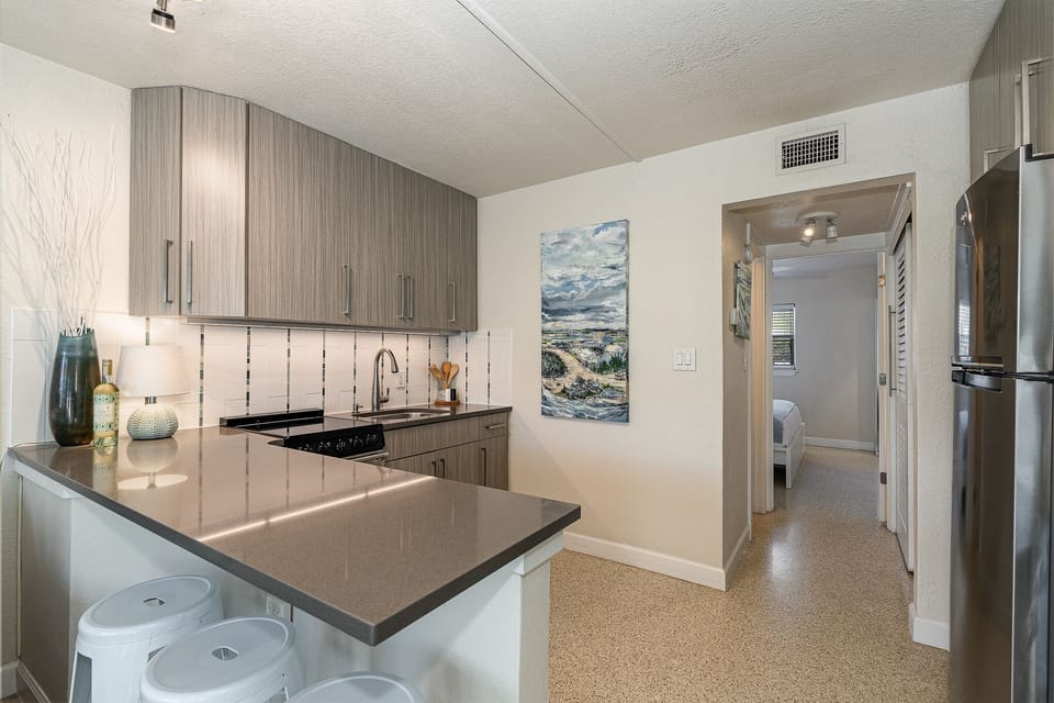 Quartz countertops with stainless steel appliances