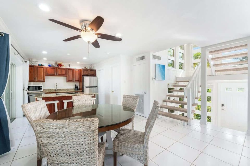 KAIBOSH the 9 to 5 Island House 16 Dining & Kitchen 