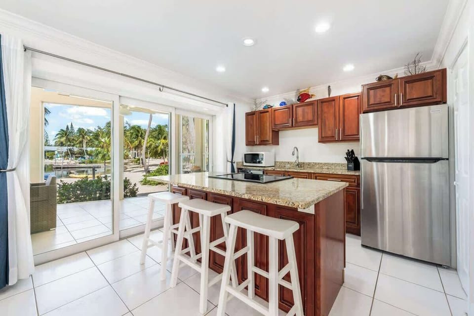 KAIBOSH the 9 to 5 Island House 16 Kitchen