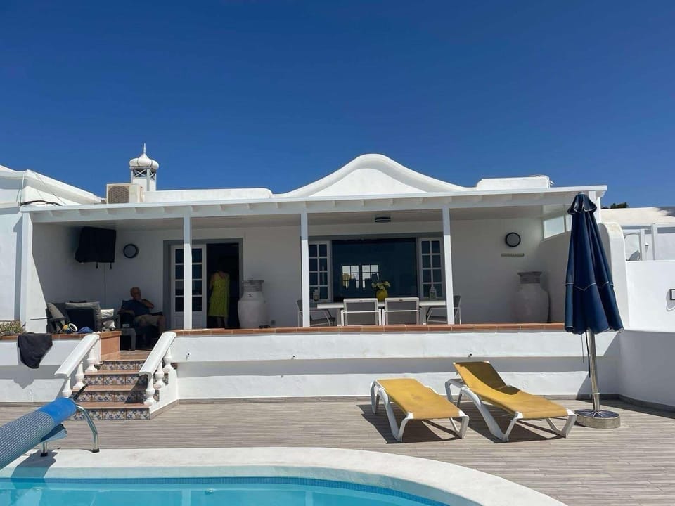 Villa, 6 sunbeds, Parasol, Sun Terrace, Alfresco Dining 