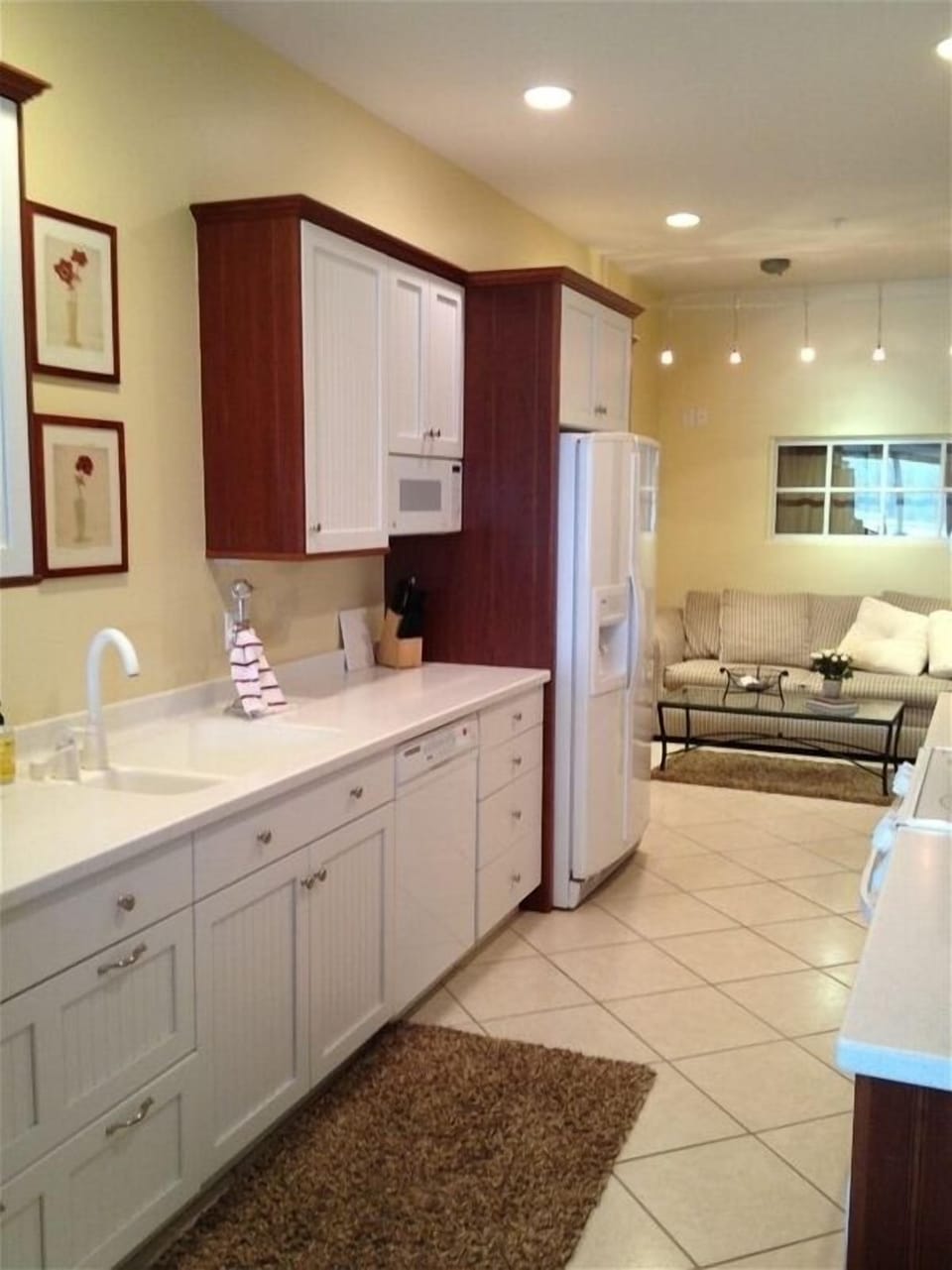 Beautiful kitchen, bar area and lounge all attached to living room and VIEWS!