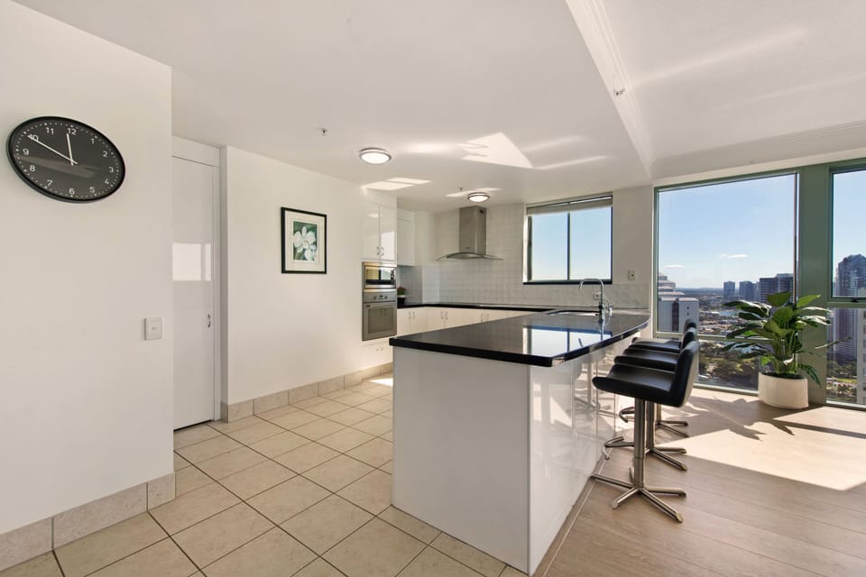 Surfers Paradise Holiday Apartment Ocean Front Prestige