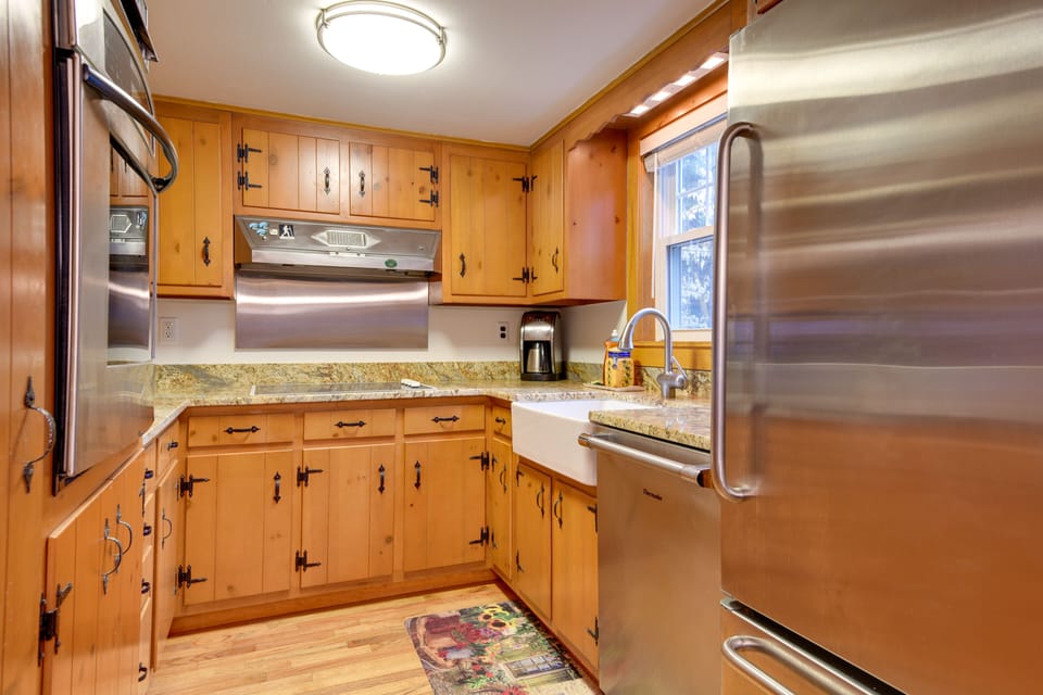Kitchen | Toaster | Trash Bags & Paper Towels