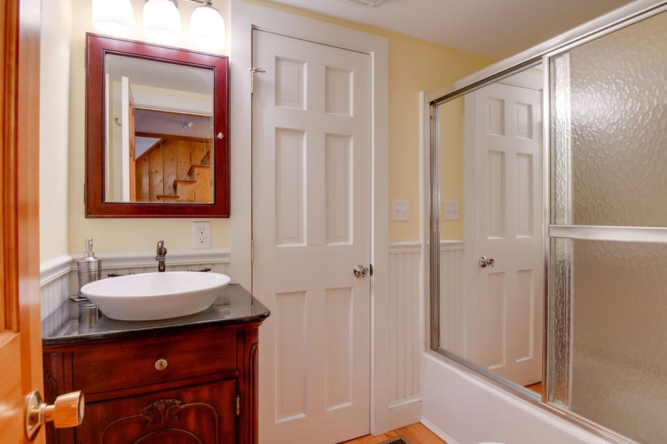Full Bathroom | Hair Dryer