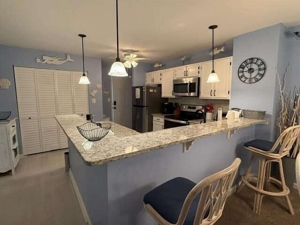 Kitchen with bar area