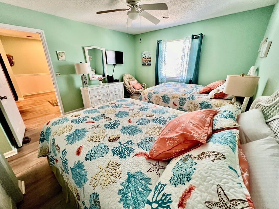 2nd bedroom with TV