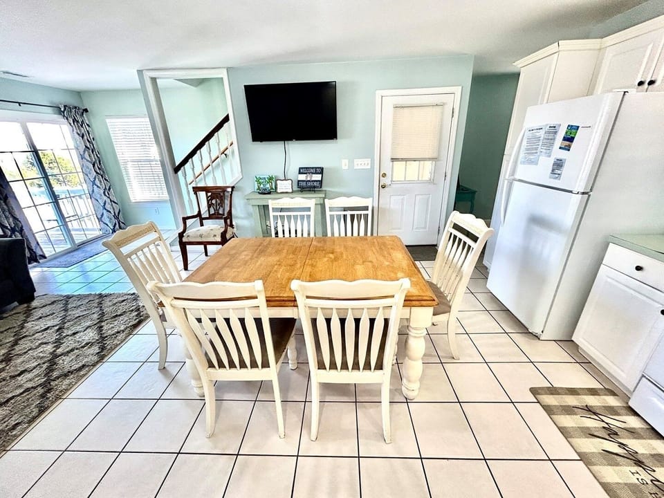 Floor, Furniture, Table, Indoors, Architecture