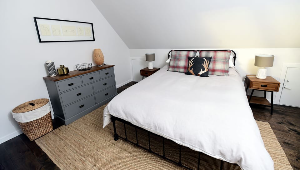 Main bedroom with king size bed.
