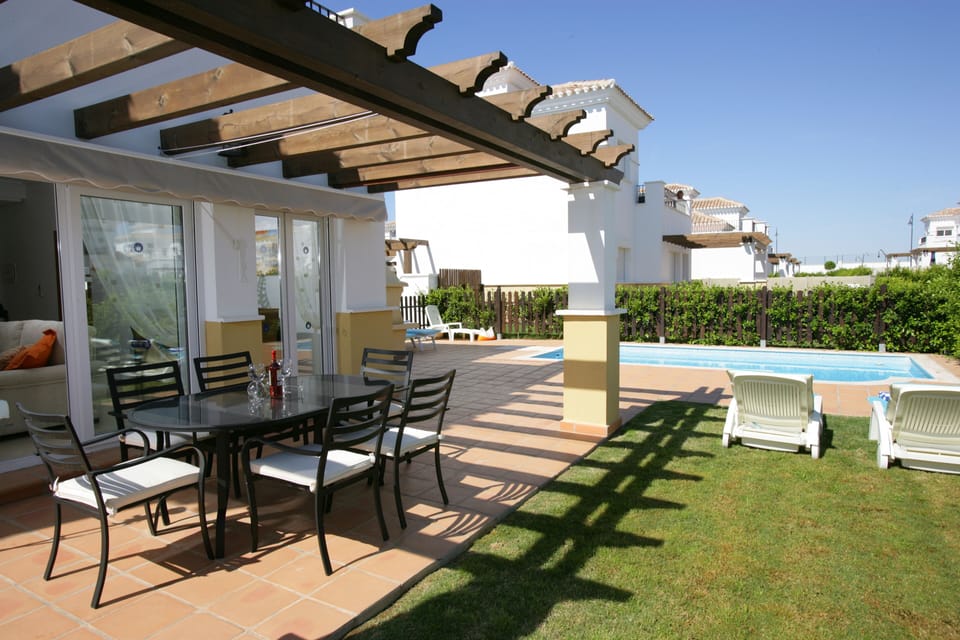 Spacious enclosed, outdoor dining and pool area