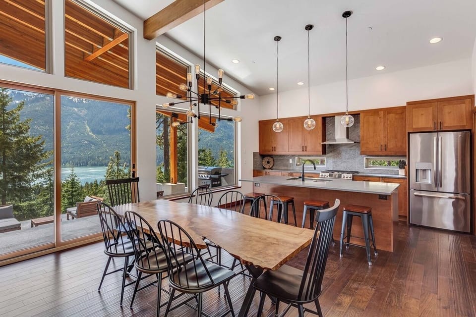 Modern Great Room & Chef's Kitchen w/ Lake Views