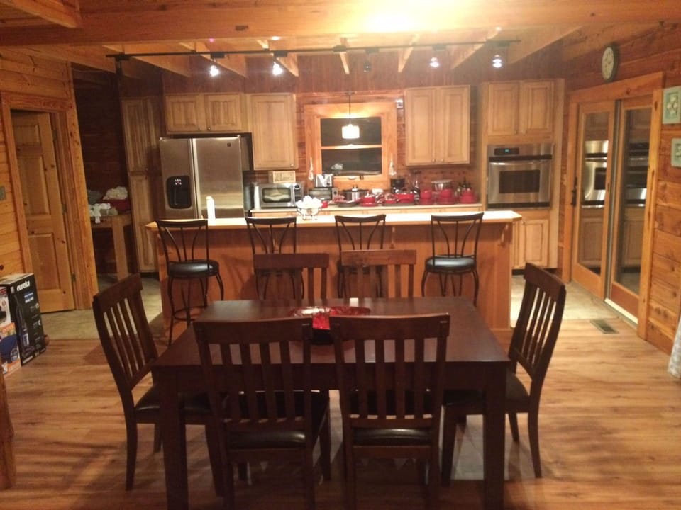 Dining & Kitchen