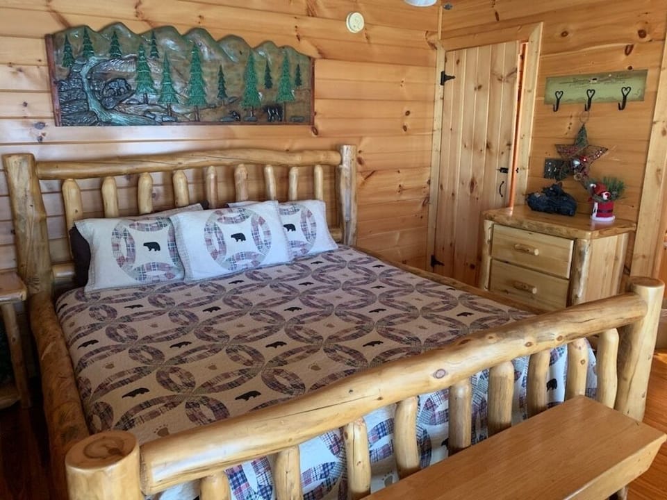 Furniture, Indoors, Bedroom, Room, Hardwood