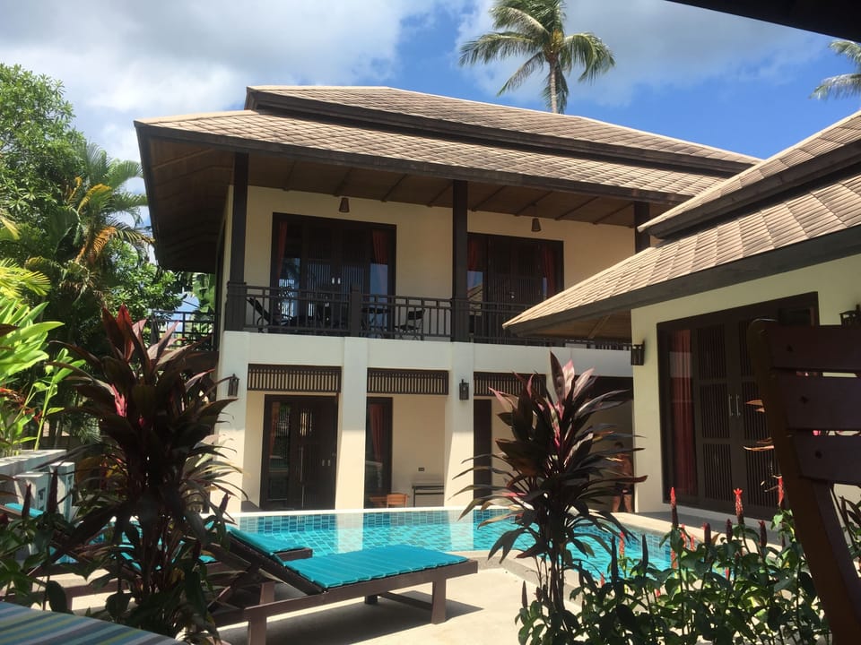 Large 4 bed villa with private pool, short walk to Maenam Beach