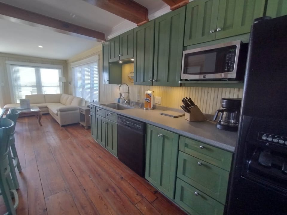 Fully stocked and well appointed, use friendly kitchen 