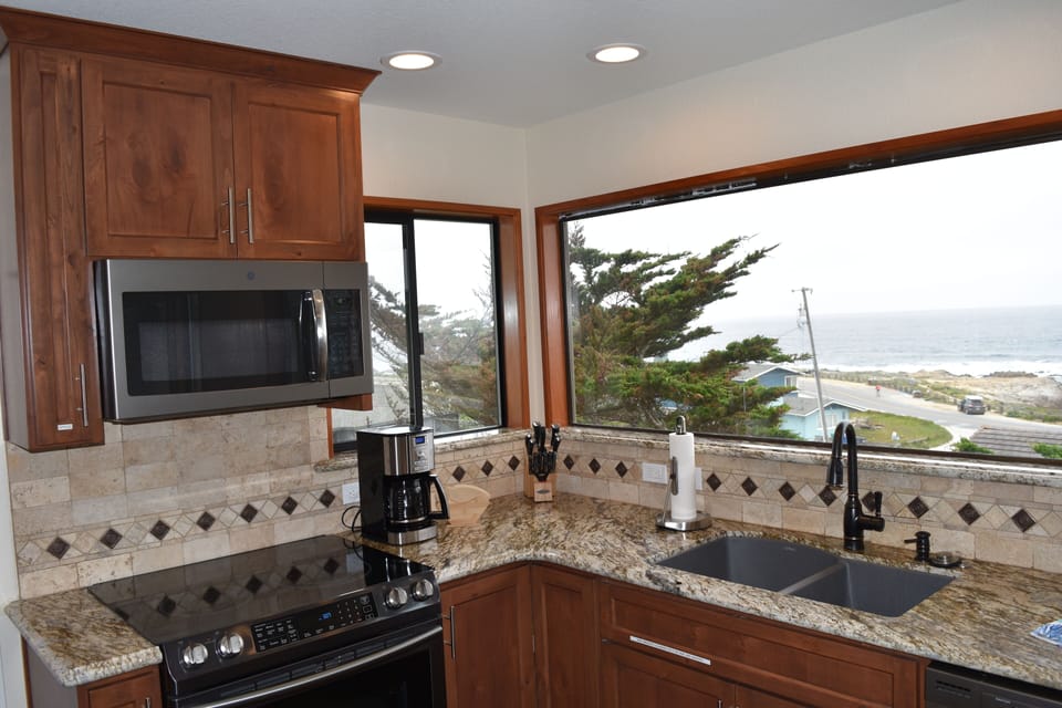 Stove, oven and microwave in the kitchen