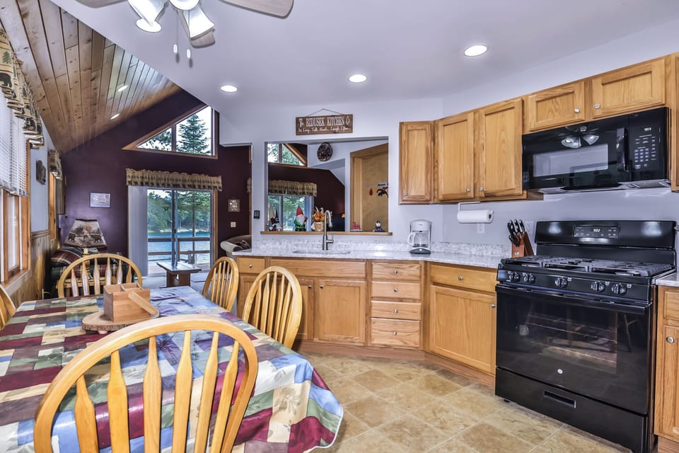 spacious kitchen to make some amazing food