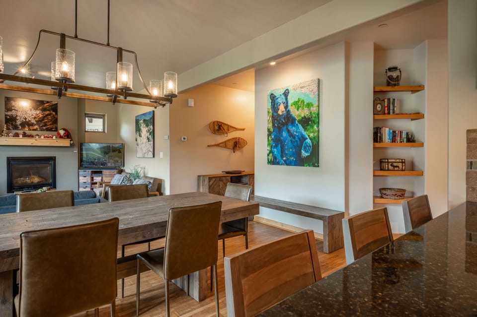 Seating for six at the dining room table