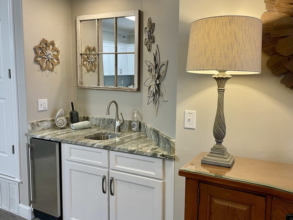 Wet bar with ice machine- so handy for filling coolers! A must-have for many! 