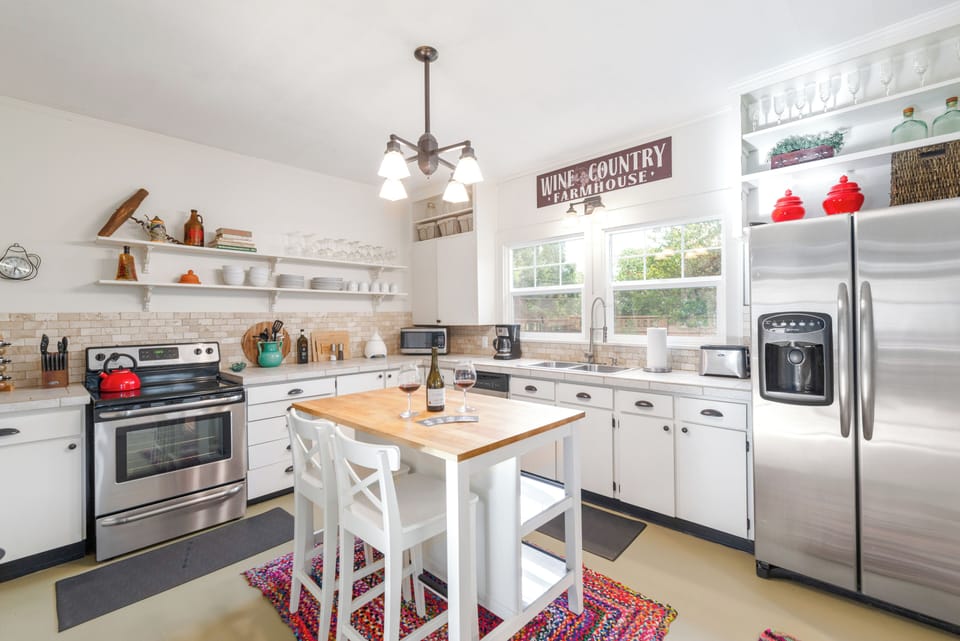 1911 Wine Country Farmhouse Kitchen | Two Blocks to McMinnville's Historic Downtown & Famous Third Street




































