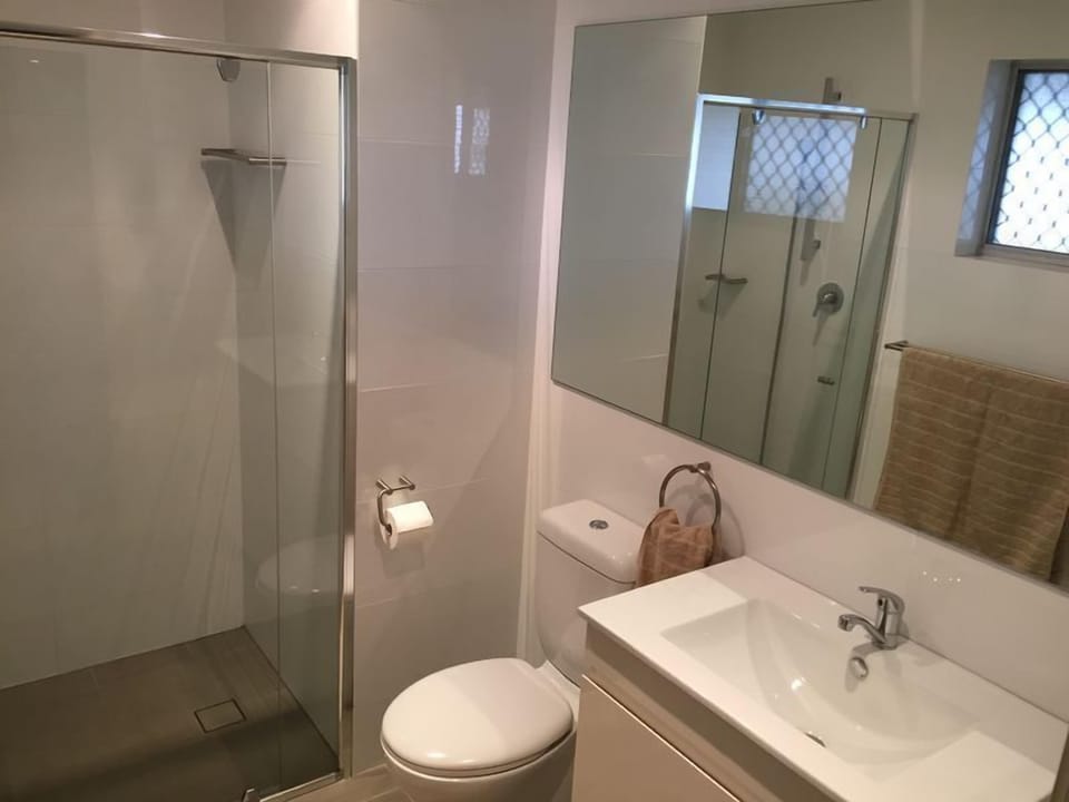 Ensuite to bedroom 1