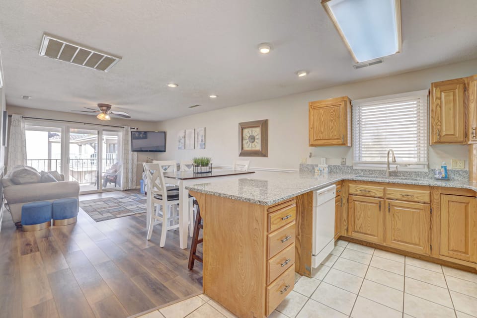 Full kitchen