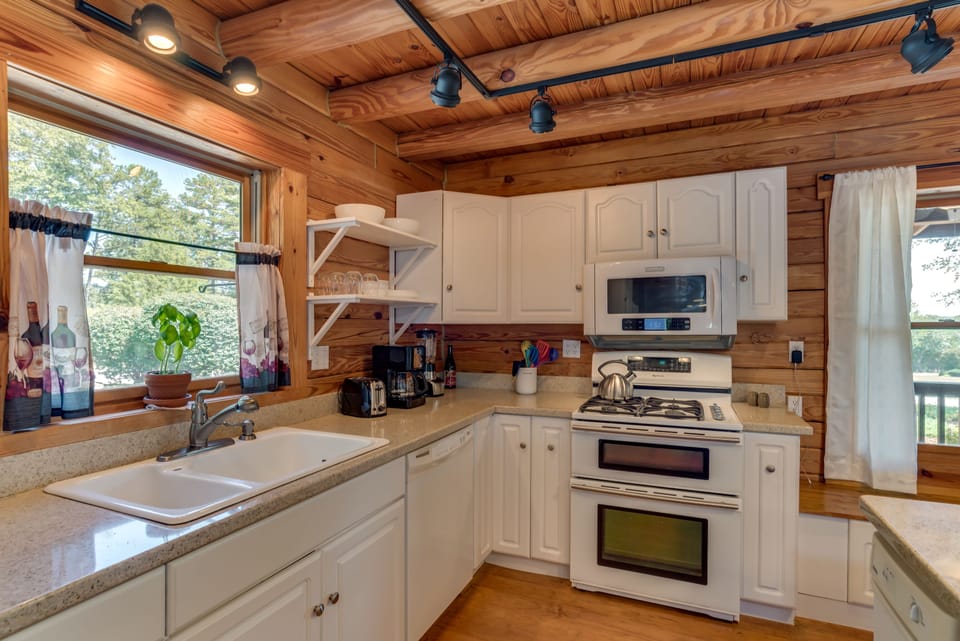 Gas Range and plenty of small appliances 