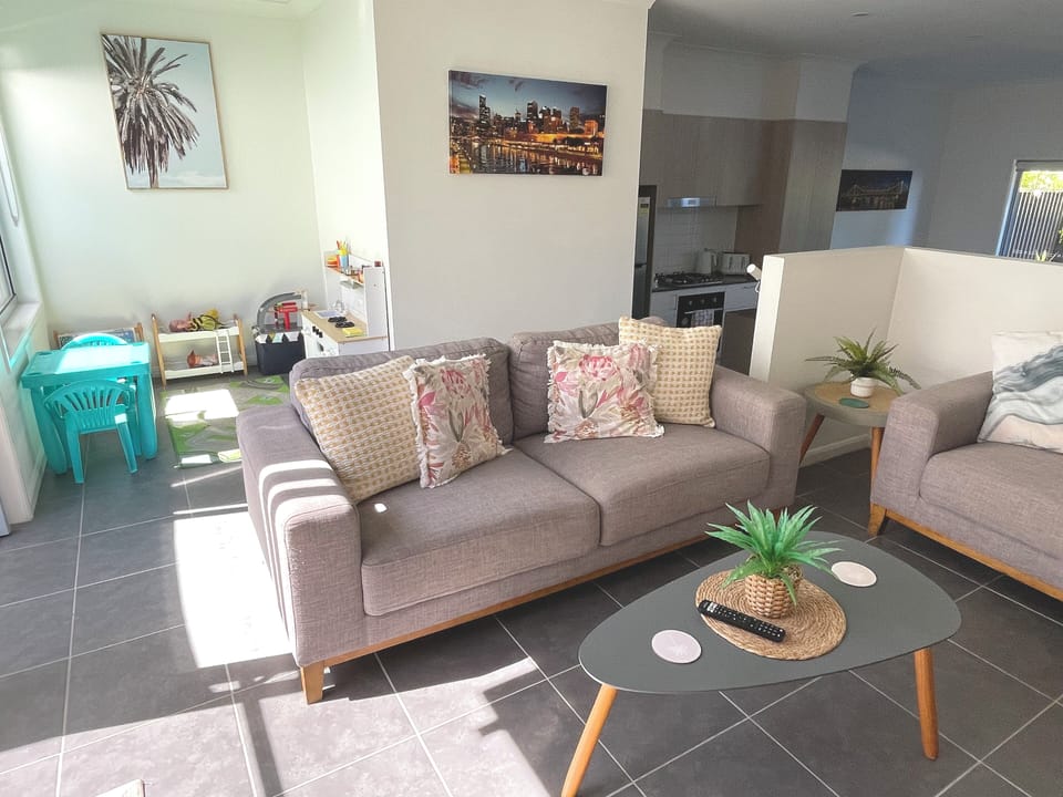 Lounge with play area in the background for the younger guests.