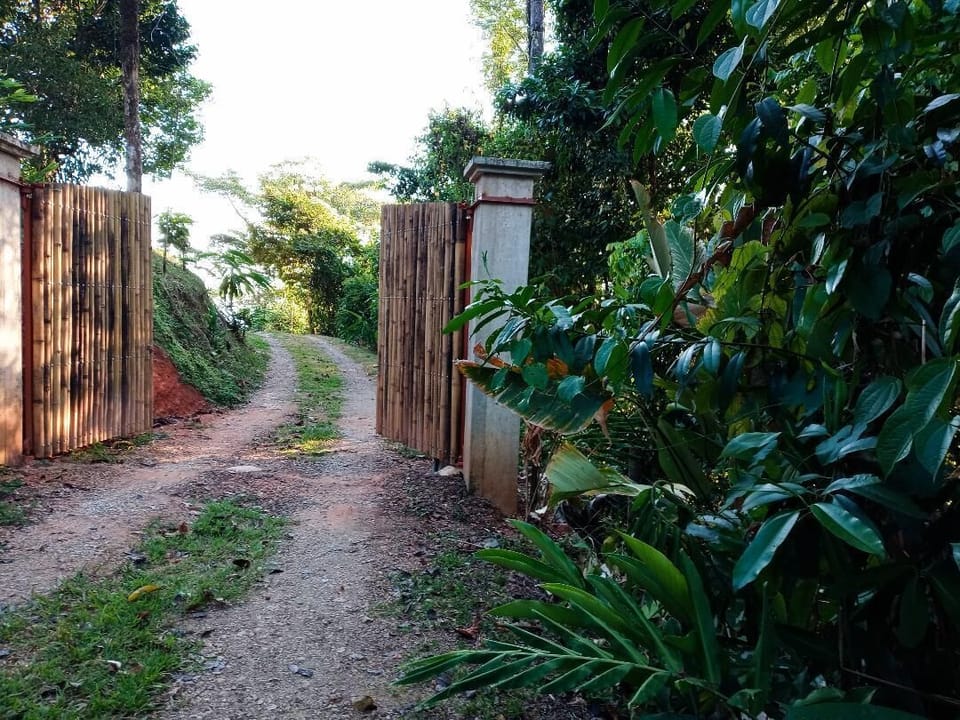 Welcome to Aracari through Gated Entrance