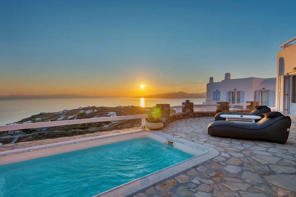 Private heated pool with hydromassage