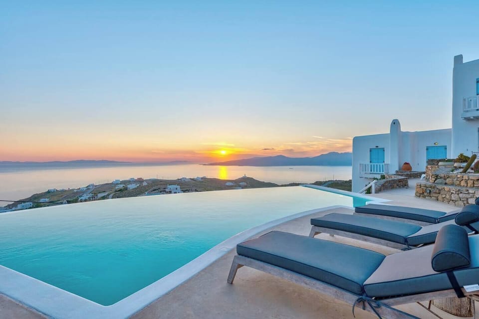 Shared infinity swimming pool 