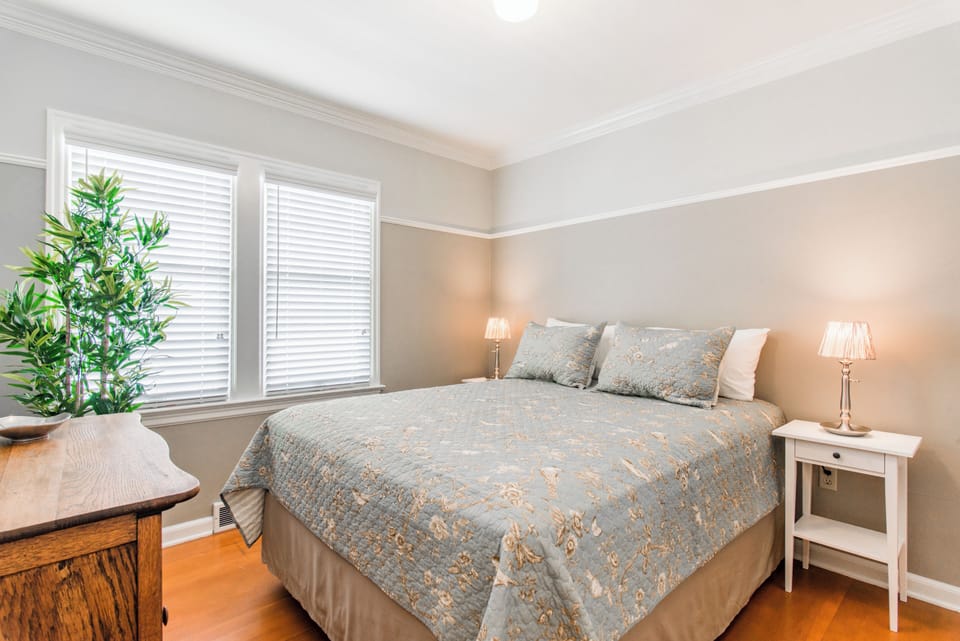 2nd-Bedroom (Queen) on Main Floor | Adjacent to 1st-Full Bath on Main Floor