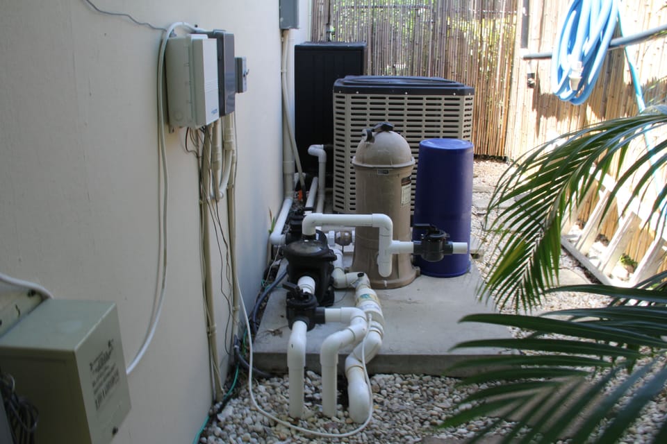ELECTRIC HEATER  AND
HEATING PANELS ON THE TOP OF THE ROOF (TWO HEATING SYSTEMS)