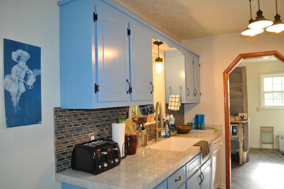 Newly remodeled kitchen.  Yes.  There is a dishwasher.