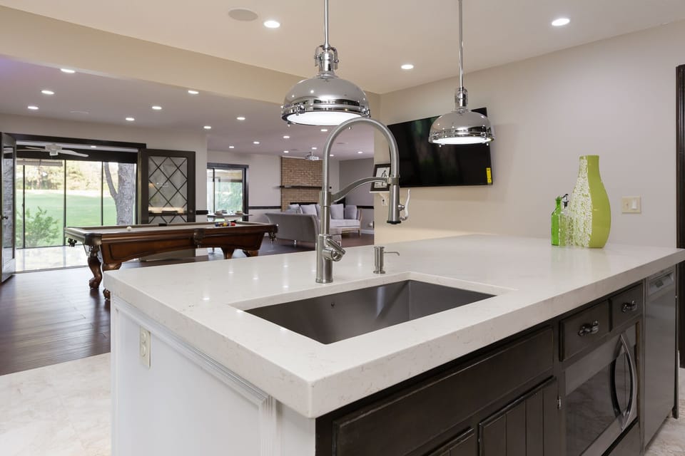 Open Plan - Designer Kitchen opening into Pool Room, Living Room and Porche !!