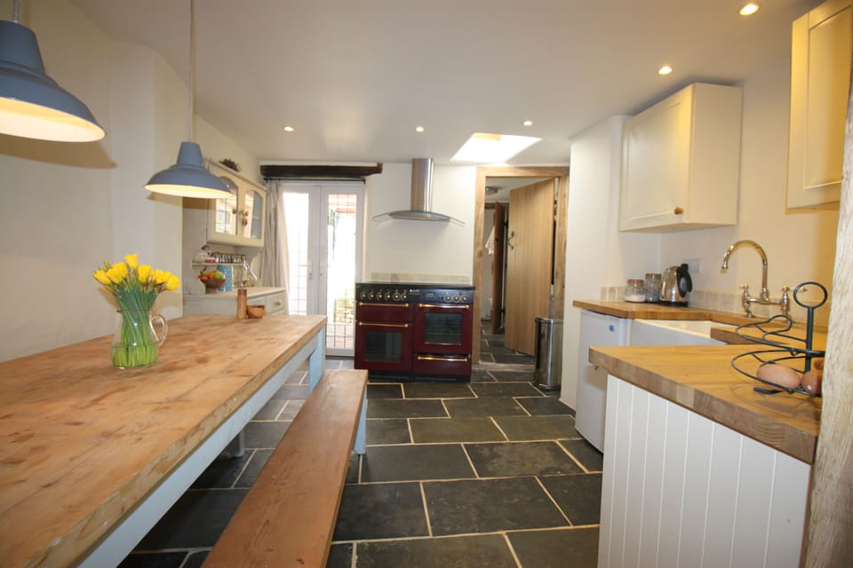 Well equipped light, bright kitchen/diner with Rangemaster cooker)