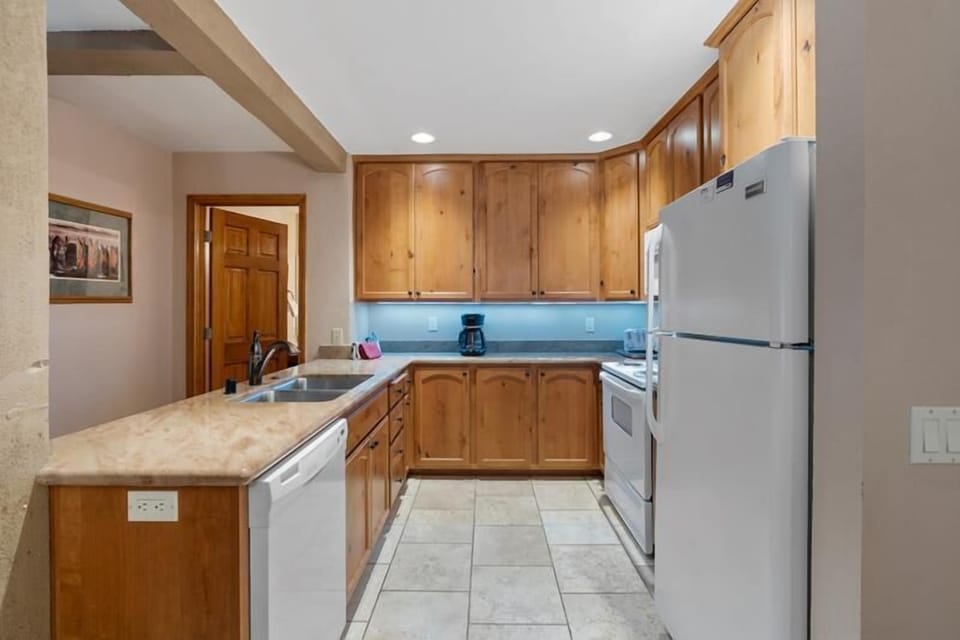 Fully equipped kitchen, all you need for eating in