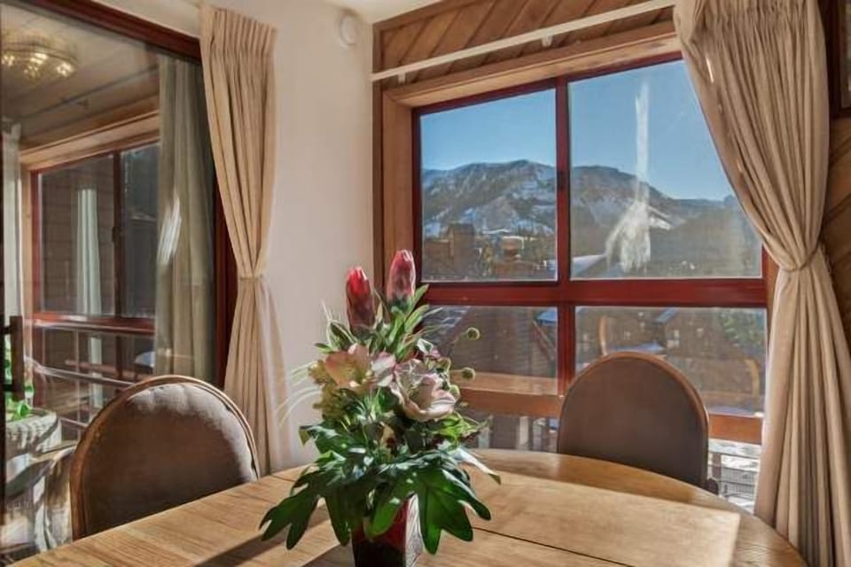 Dining windows with amazing views.