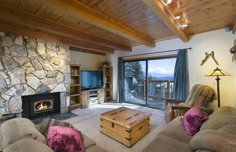 A cozy mountain get away with amazing views