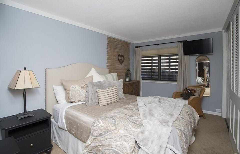 Second bedroom with TV