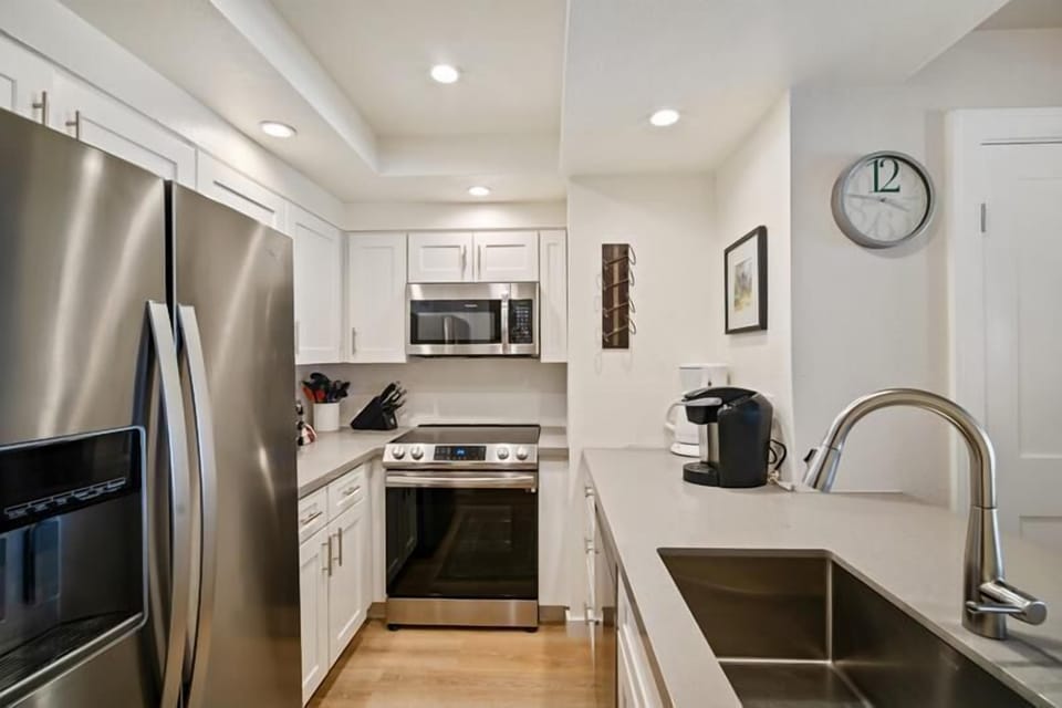 Updated appliances, recessed lighting