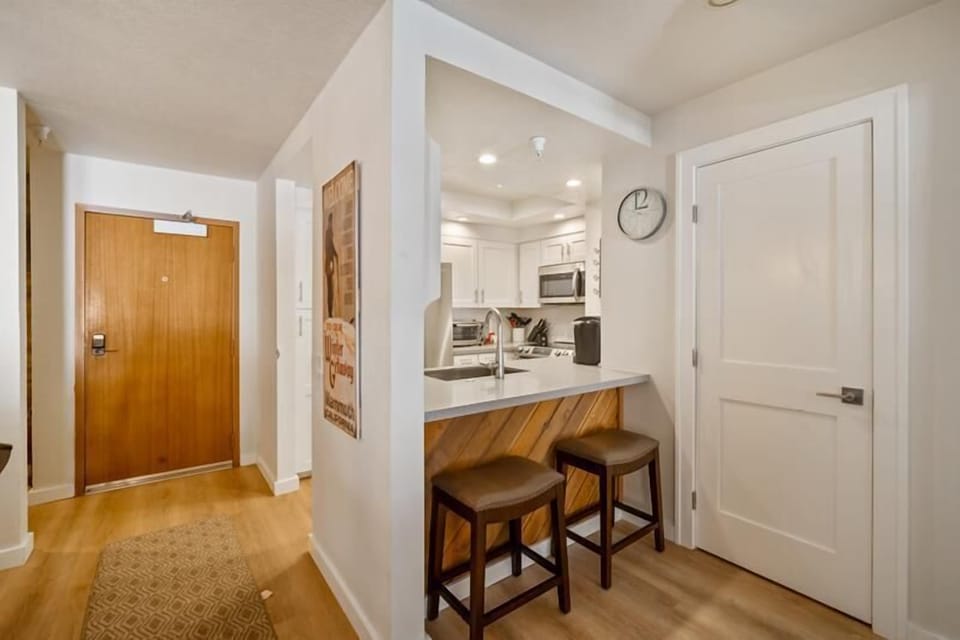 Entry and counter seating