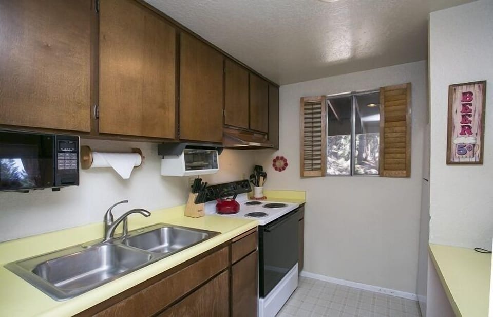Fully equipped kitchen with double sink.