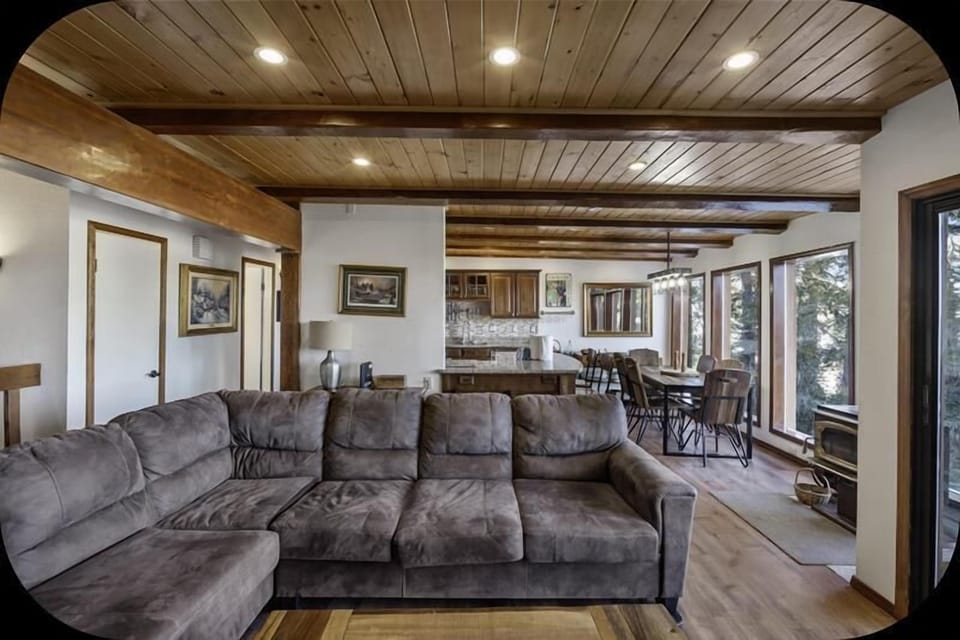 Large sectional sofa - everyone can relax & unwind