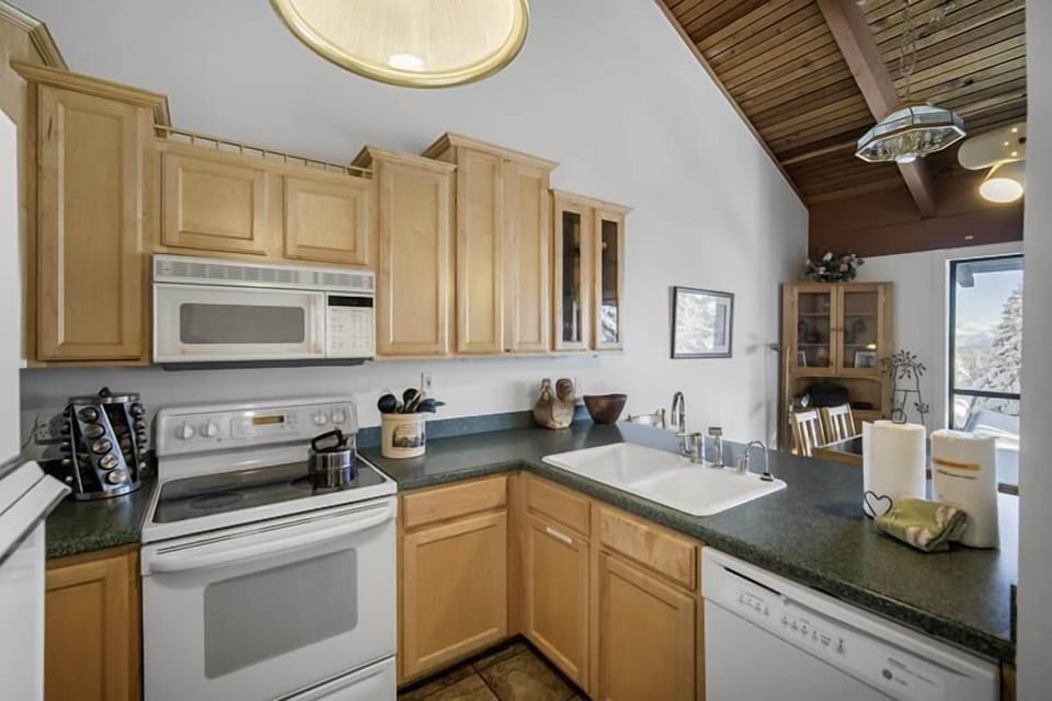 Double sinks, updated fixtures, fully furnished