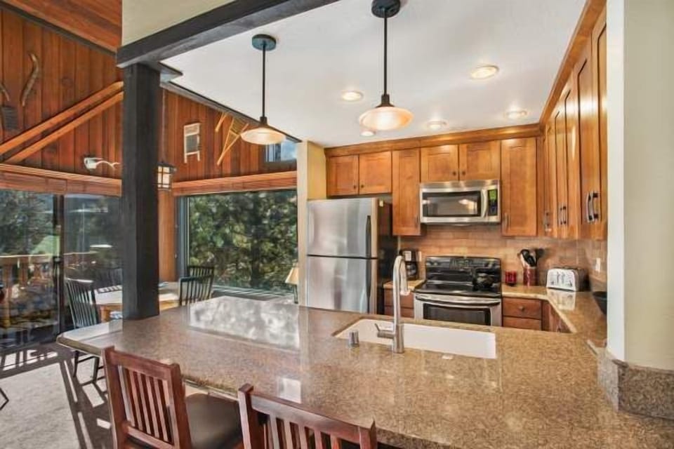 Updated kitchen, drop lighting, amazing views