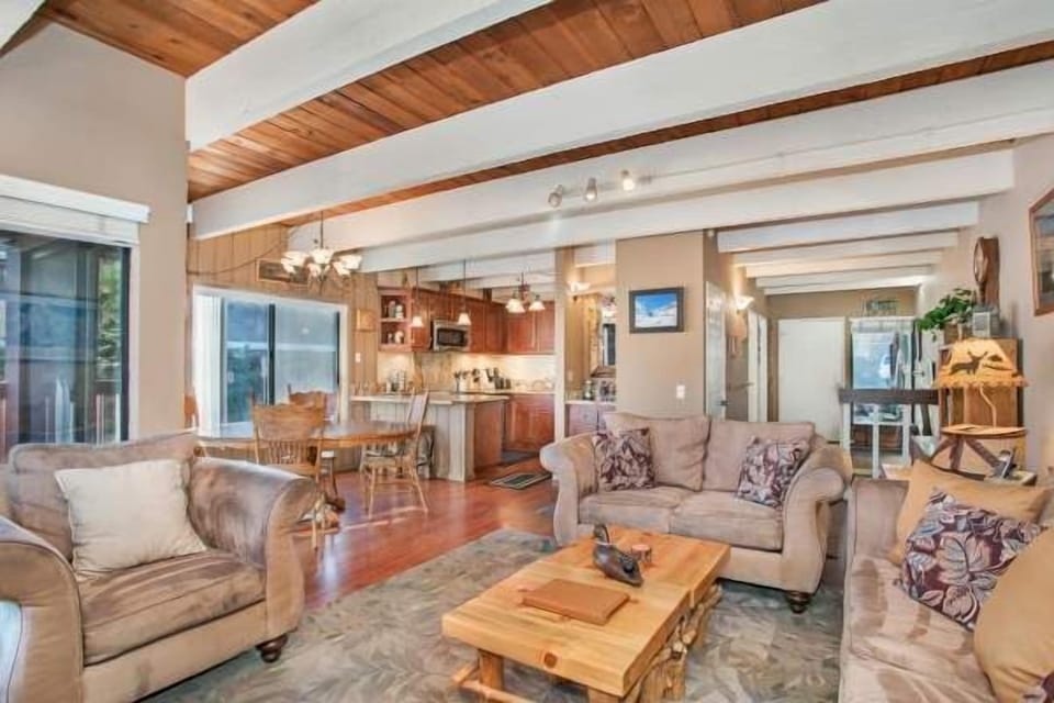 Open floor plan keeps you all together on vacation