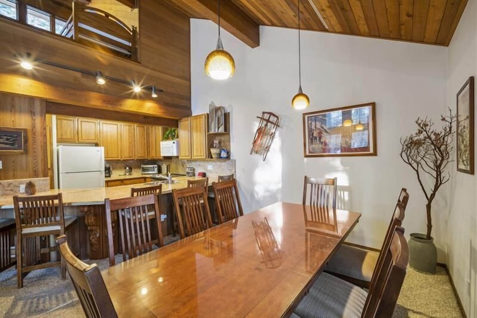 Easy serving to dining table from this open space