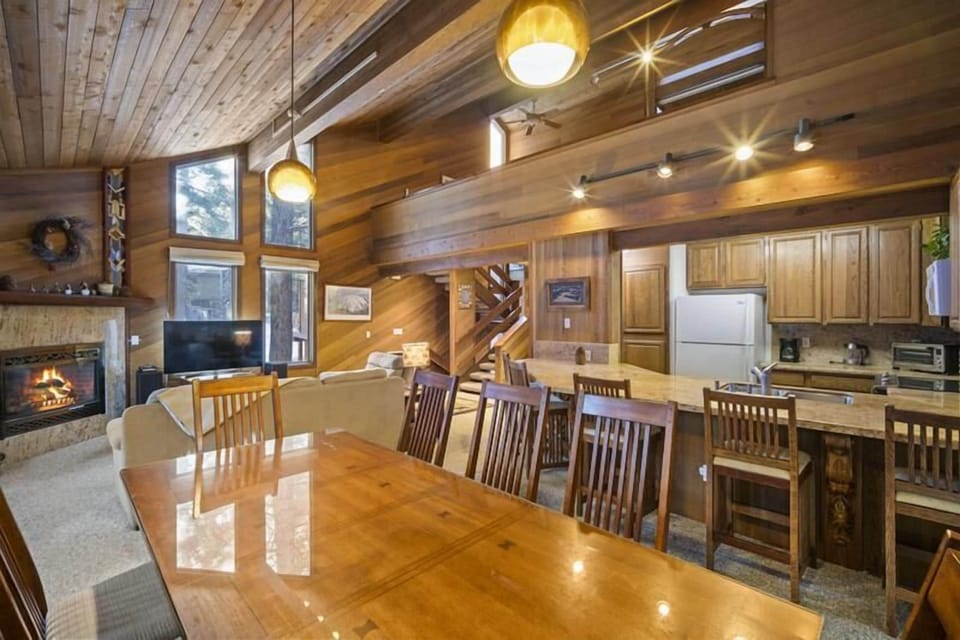 Open floor plan keeps you all together on vacation