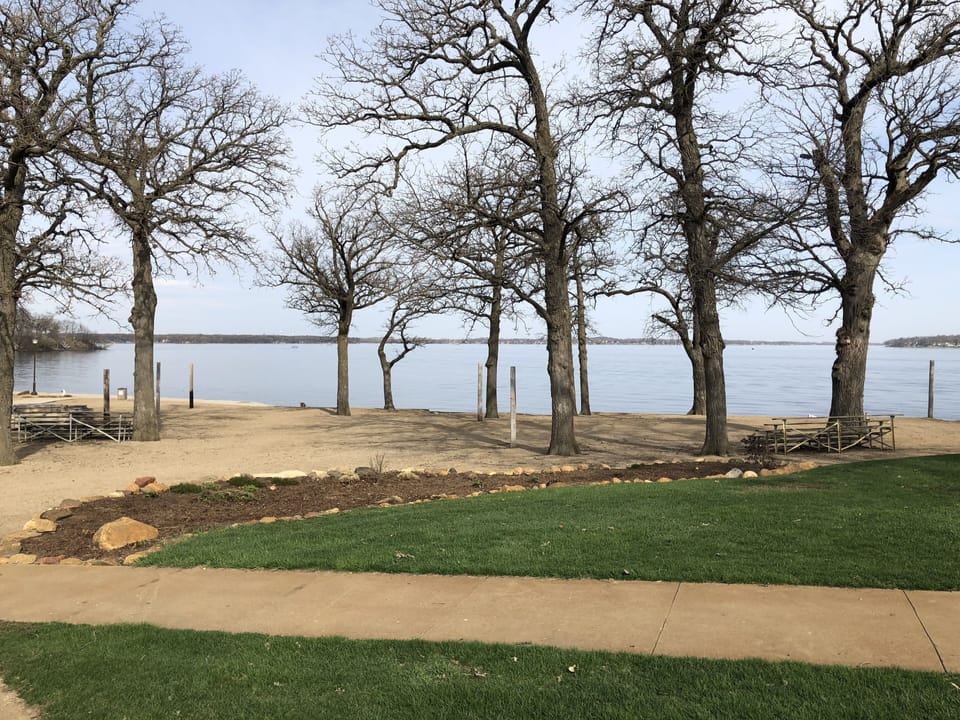 Beach 5 min walk from cottage. Right next to Arnolds park. 