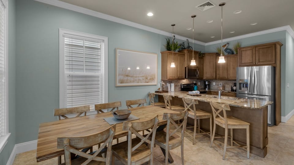 Beach Bike Escape Dining and Kitchen